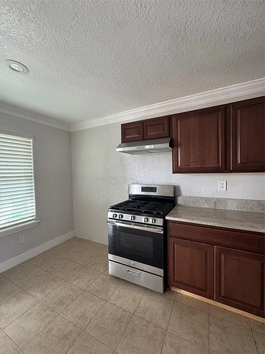 Building Photo - 5210 Tahoe Trl #B