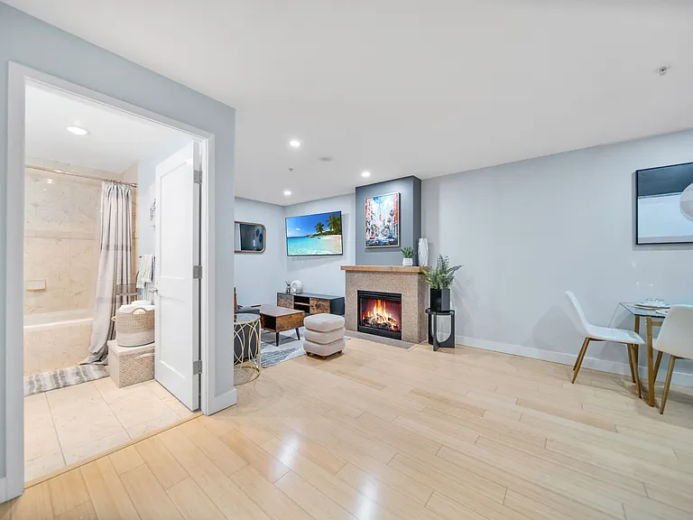 700 W East St #402 — Photo 12