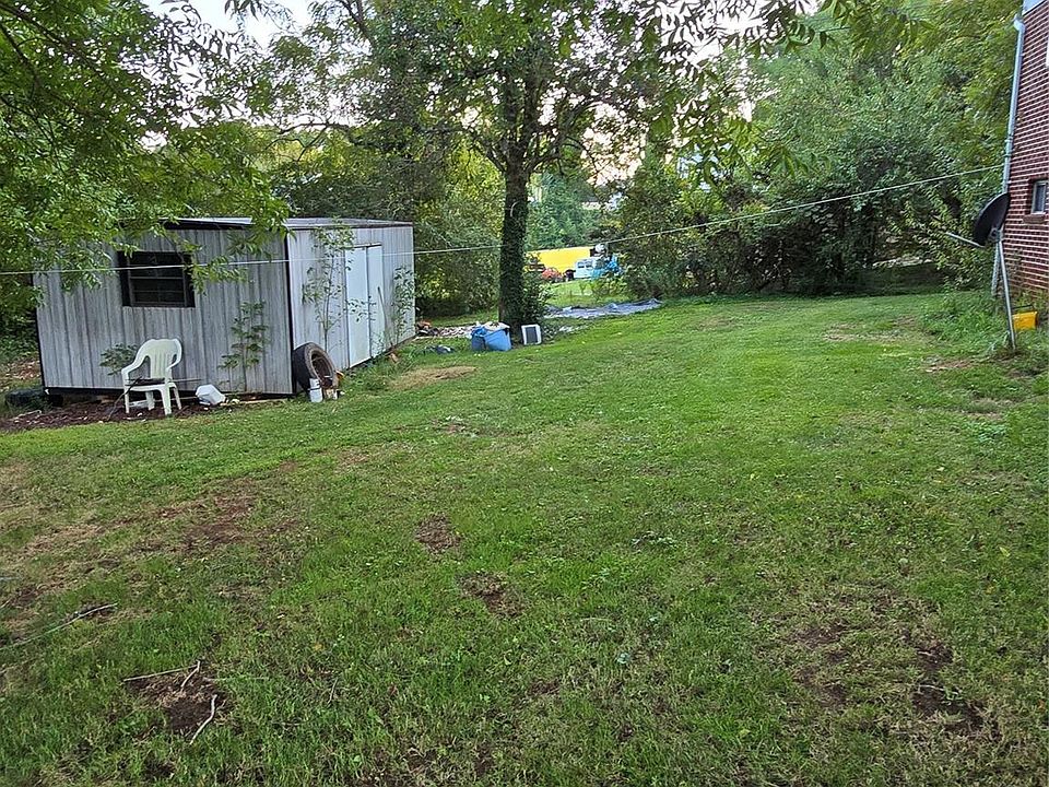 2nd image of 677 Stroud St