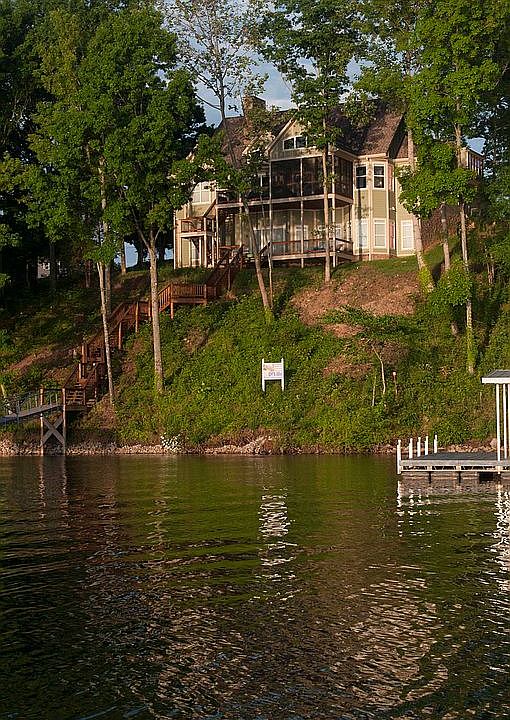 1st image of 385 Bell Memorial Dr