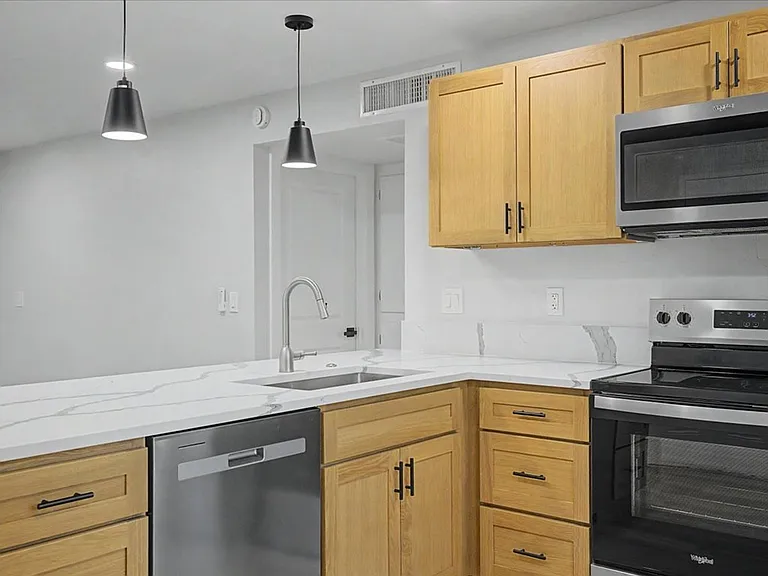 1604 N Forgeus Ave — Photo 9