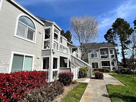 3rd image of 876 Boardwalk Pl