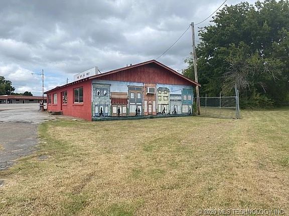 3rd image of 1819 S Main St