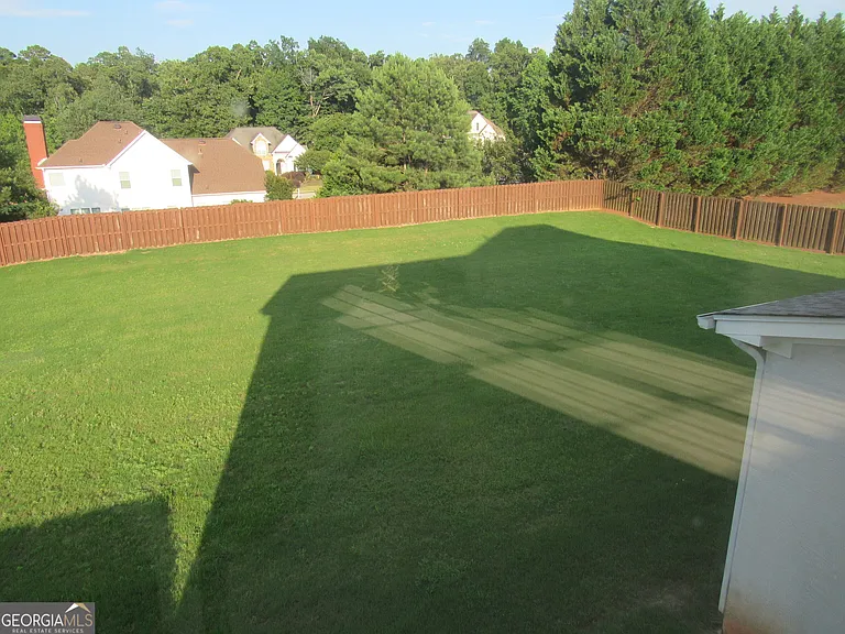 305 Sunderland Cir — Photo 43