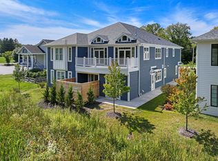 571 Mill St, Fontana, WI 53125