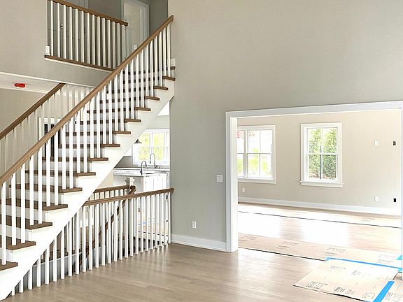 3rd image of 25 Barnes Ave