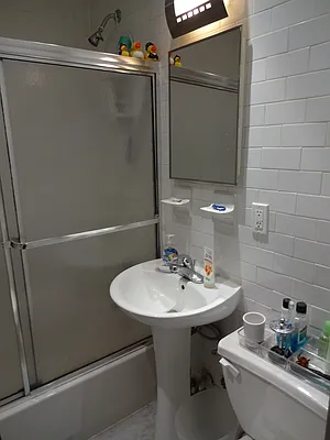 Rented by Salon Realty Corp | media 12