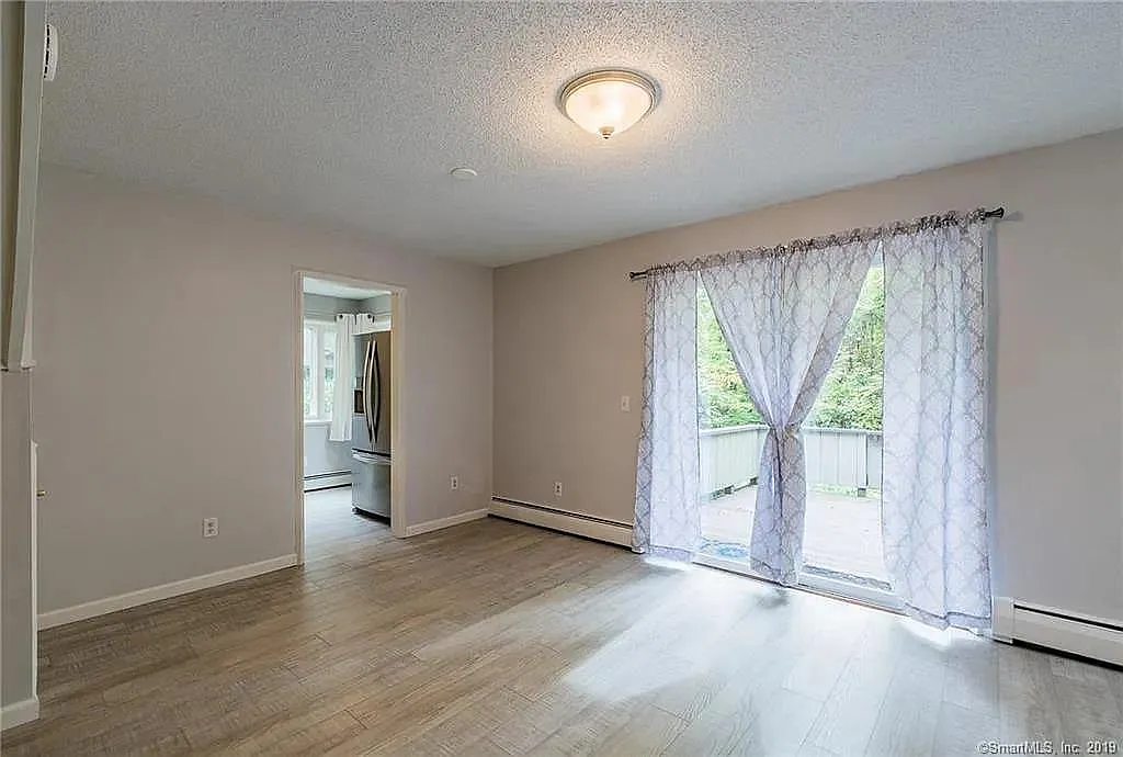 3 bed, 2.5 bath, 1653 sqft, $3,200 — Photo 3