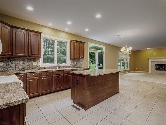 5th image of 8090 Luckstone Dr