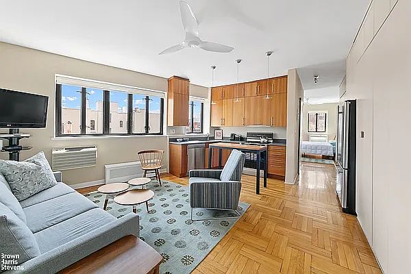1st image of 210 6th Ave APT 6E