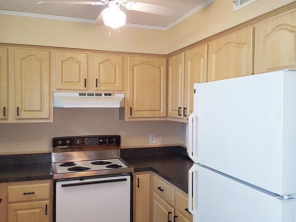 Kitchen - Facing Frig