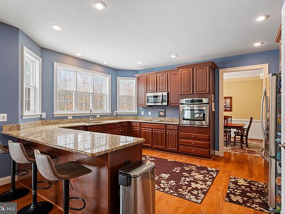 3rd image of 2816 Mountain View Rd