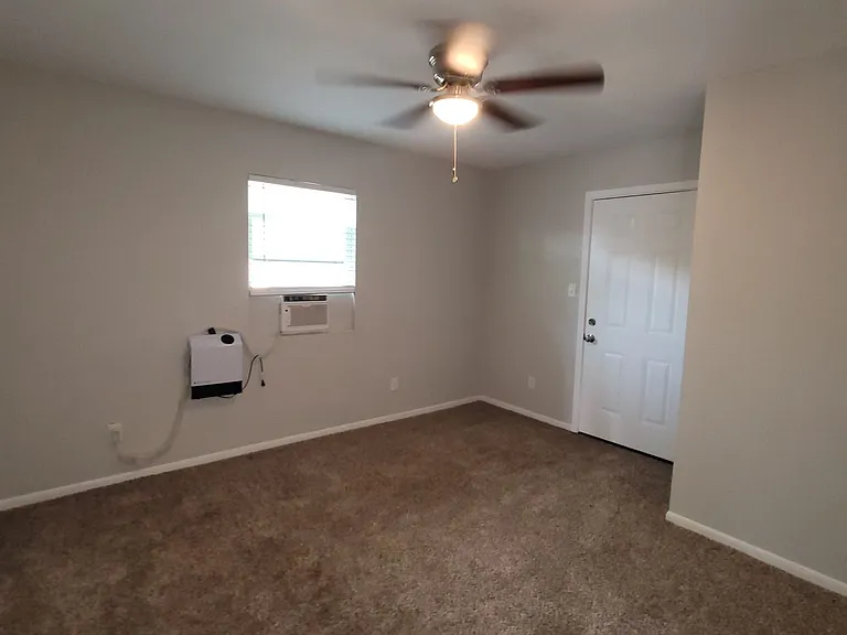110-122 San Angelo Blvd — Photo 10