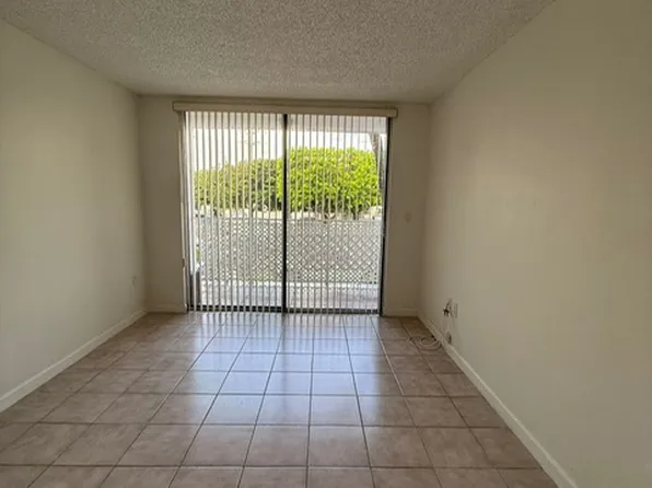 8185 NW 7th St, Miami, FL