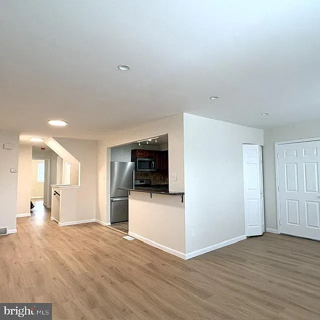 2 bed, 2.0 bath, 2550 sqft, $1,975 — Photo 2