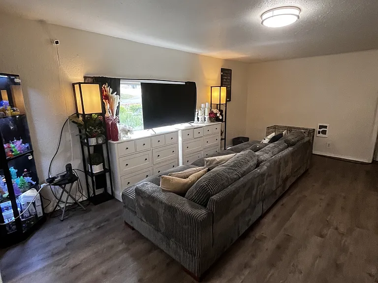 101 E Wood Ln — Photo 5