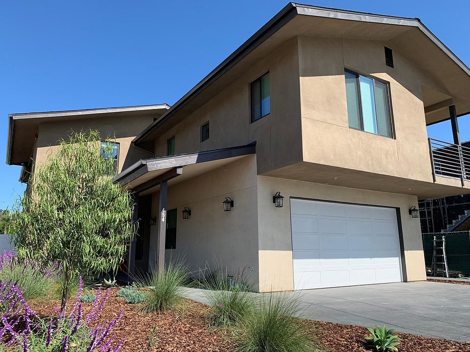 1st image of 454 Emilia Pl