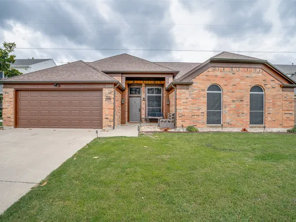 209 Commonwealth Cir, Grand Prairie, TX 75052