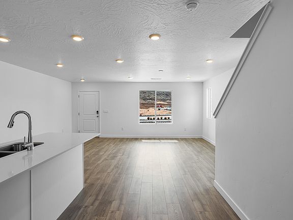 5th image of 3214 E Elkhorn Ln #2009