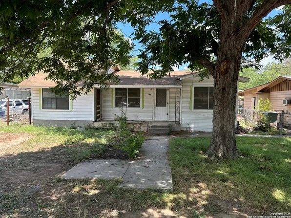 544 GERALDINE ST, Uvalde, TX 78801