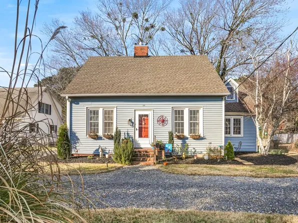 16 Holly St, Onancock, VA 23417