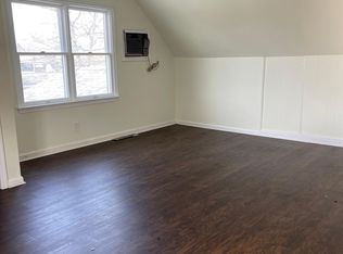 195 Indian Creek Dr, Levittown, PA