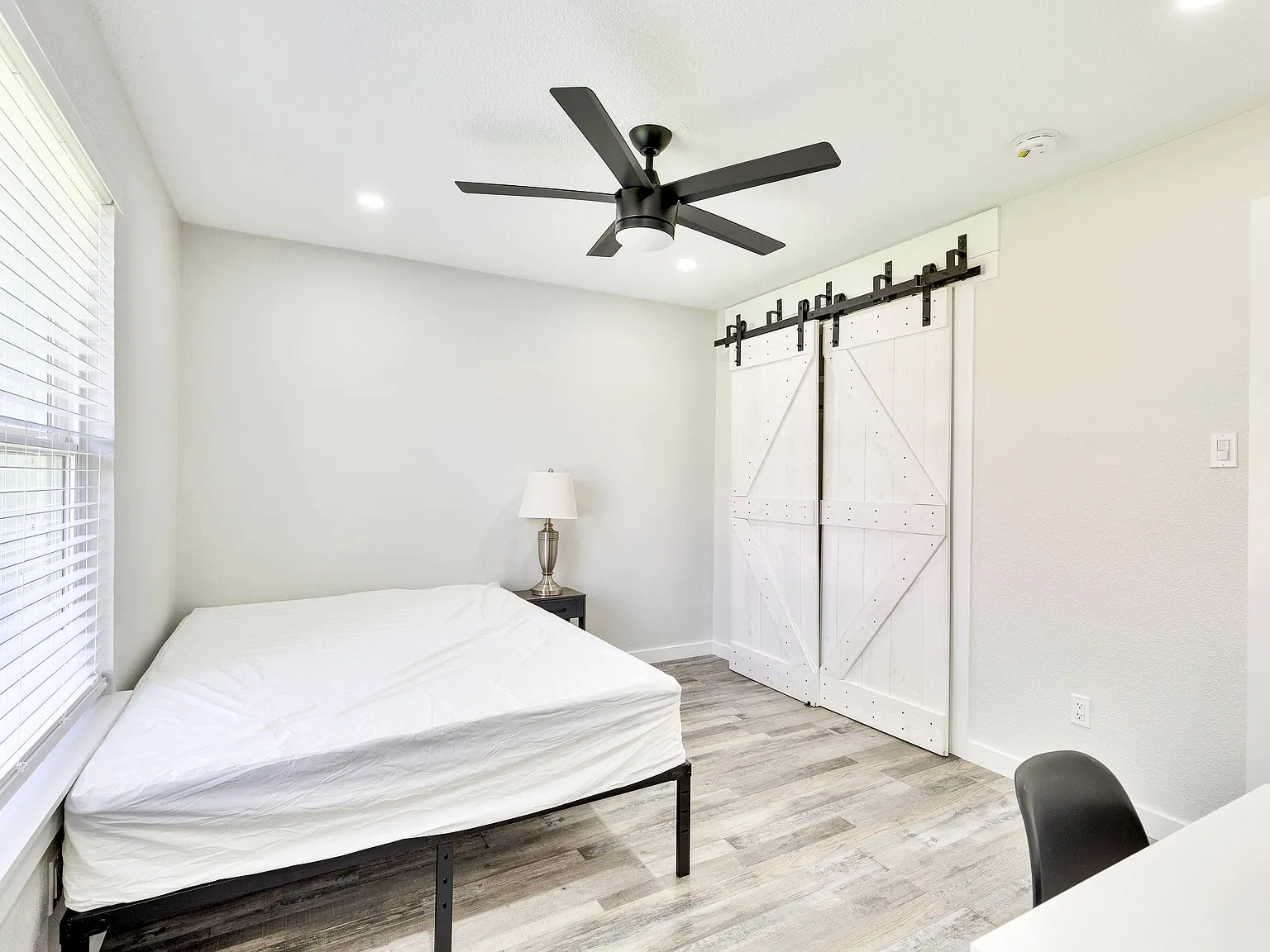 4 bed, 1.5 bath, 1244 sqft, $1,183 — Photo 2