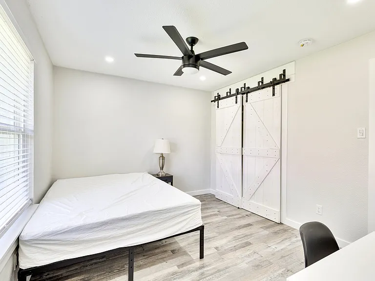 Hibiscus Dr — Photo 2