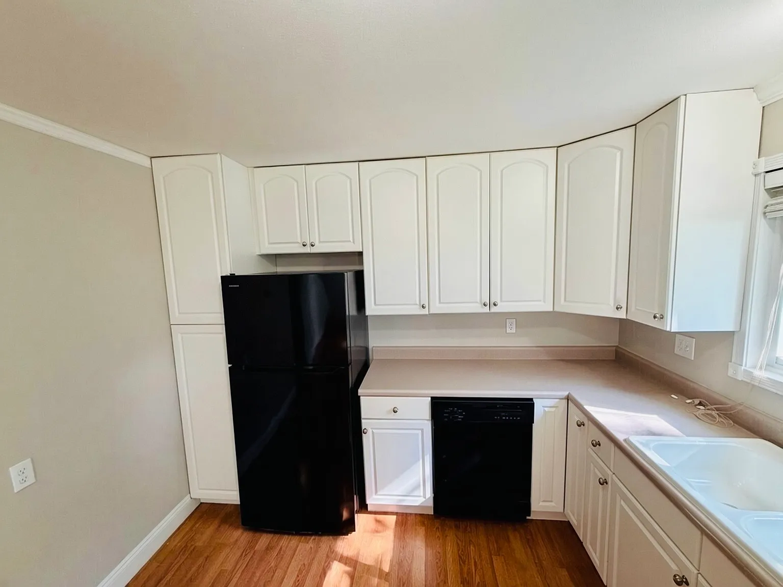 3 bed, 1200 sqft, $1,550 — Photo 4