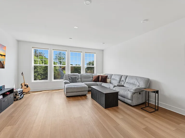 4256 Frost St — Photo 16