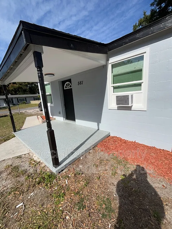 2 bed, 2.0 bath, 796 sqft, $1,499 — Photo 2