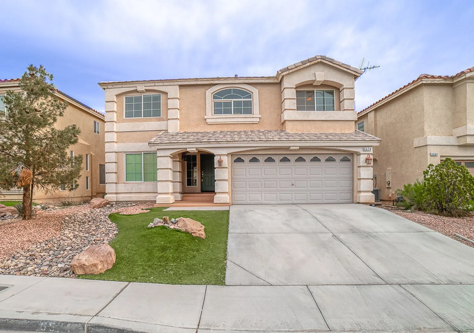 Move-In Ready Gorgeous 4-Bedroom Home With Pool! — Photo 1