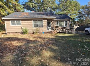 1117 Candlewood Dr, Kinston, NC 28501