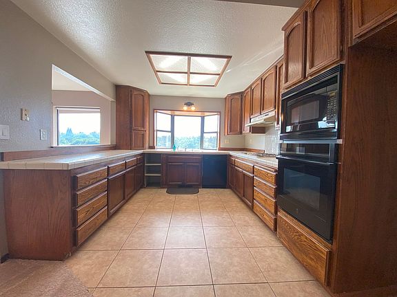 4th image of 200 Sunrock Dr