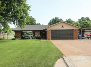 1725 W Lakeaire Dr, Mustang, OK 73064