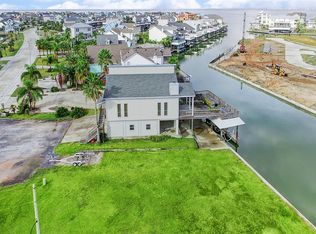 1610 Tiki Dr, Tiki Island, TX 77554