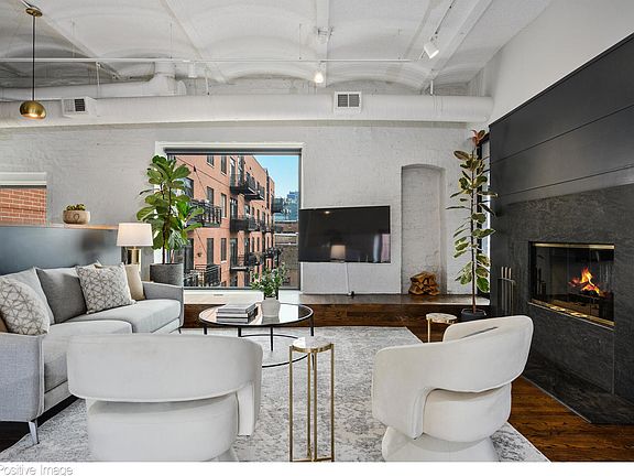 3rd image of 1161 W Madison St APT 4S