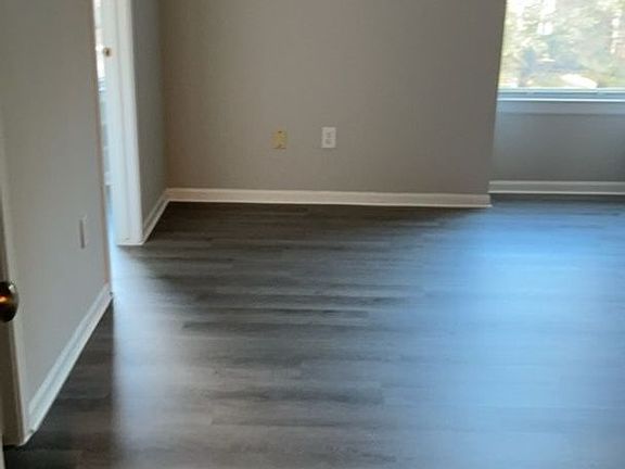 4th image of 16198 Henderson Ln