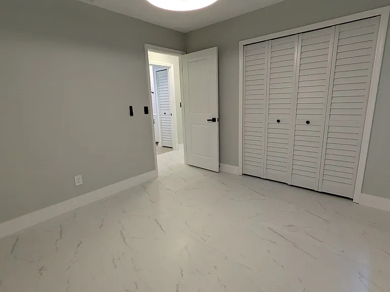 382 SW Voltair Ter — Photo 9