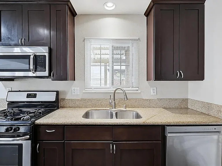 465 Meadowbrook Dr — Photo 14