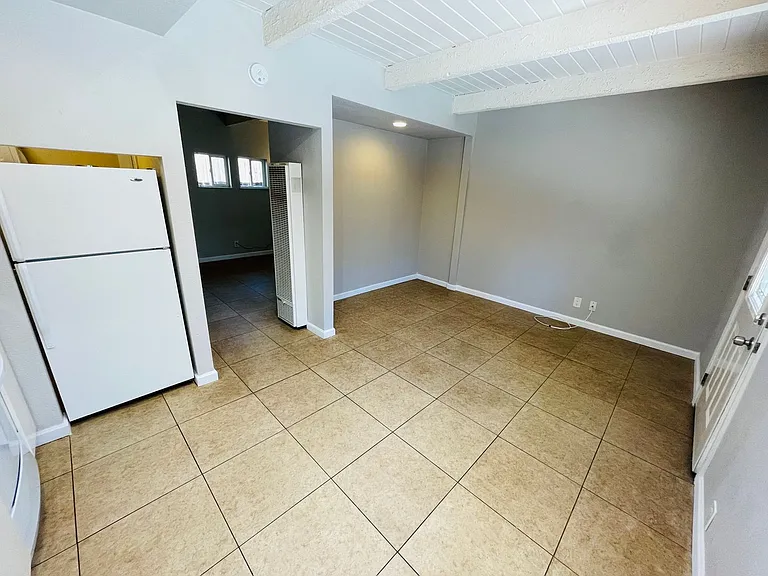 2583 Knox Ave #1 — Photo 6