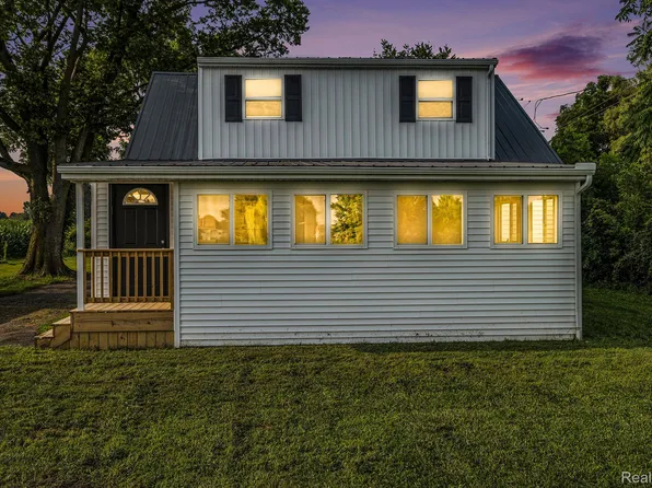 5192 E Coldwater Rd, Flint, MI 48506