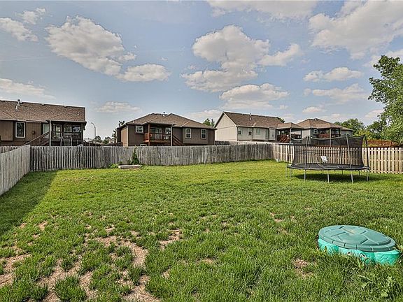3rd image of 212 NE Greystone Blvd