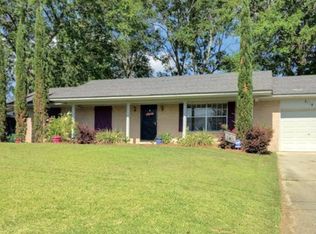 2114 Crestwood Dr, Picayune, MS 39466