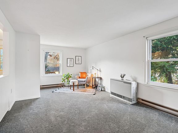 4th image of 8 Applewood Drive