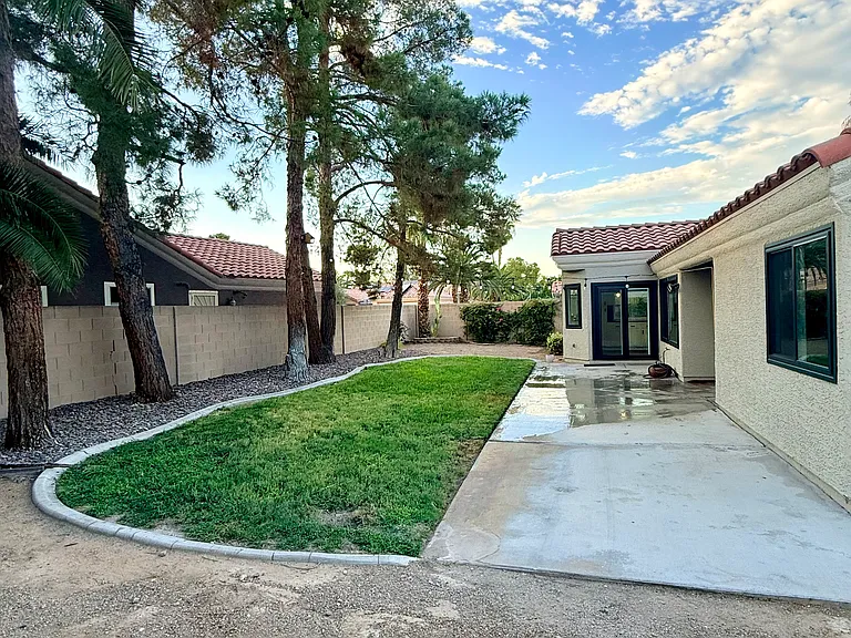 4437 Crimson Leaf Dr — Photo 16