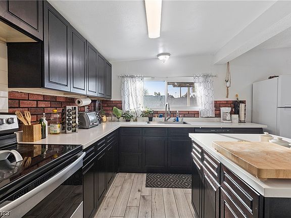 3rd image of 4765 Blanton Dr