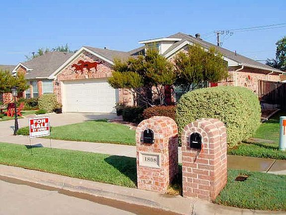 2nd image of 1808 Woodchase Dr