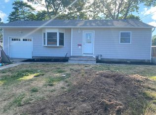 1006 Carll Dr, Bay Shore, NY 11706