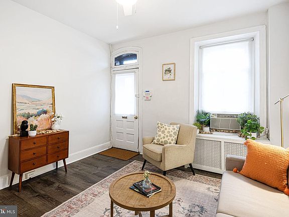 3rd image of 310 Carson St